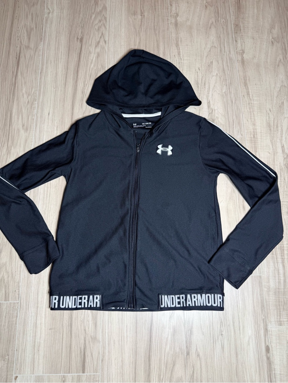 Pre- owned Under Armour HeatGear athletic full-zip hoodie, size YXL, black